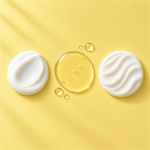 Le texture dello Skin care starter set: contorno occhi, siero multivitaminico e crema viso con cellule staminali