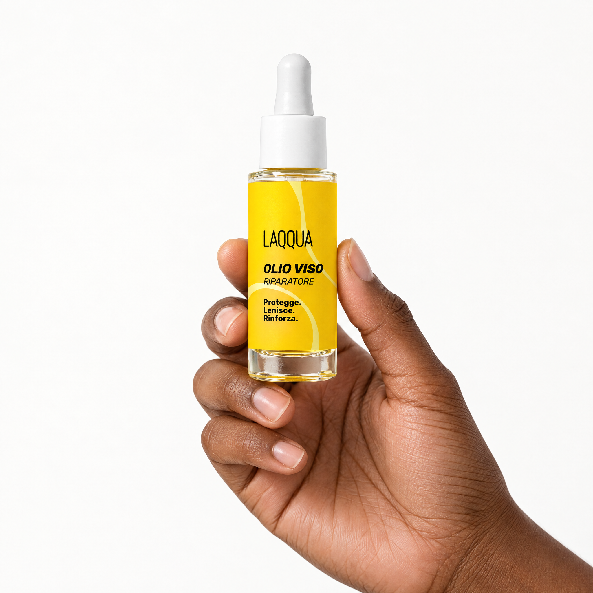 Olio viso riparatore tenuto in mano, per capire la misura (30 ml)