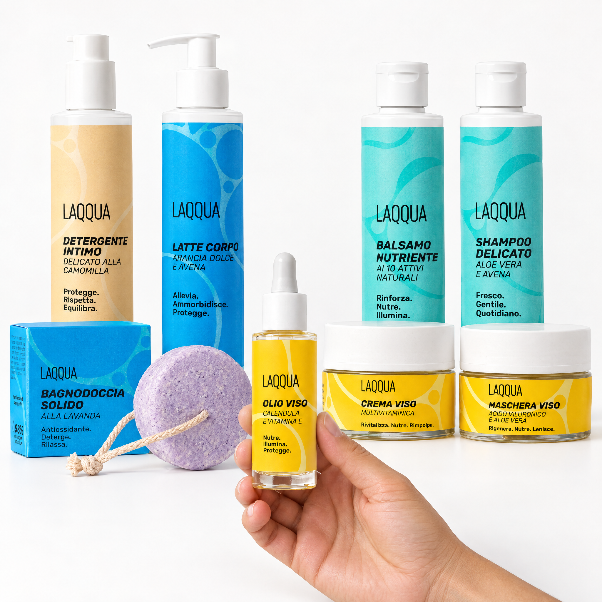 Discovery set: gli otto prodotti, con l'olio viso tenuto in mano per capire la misura